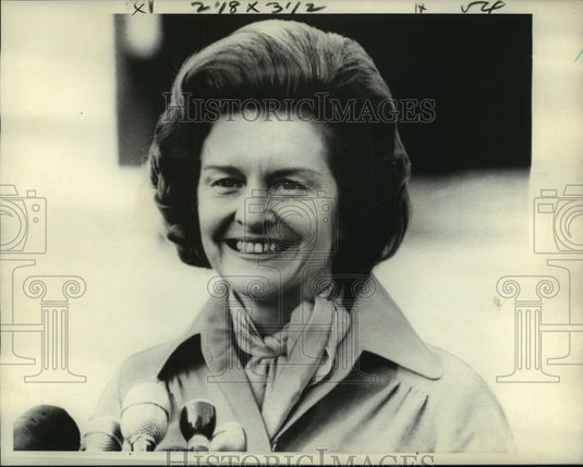 1975 Press Photo First Lady Betty Ford at news conference. - nob06712 - Historic Images