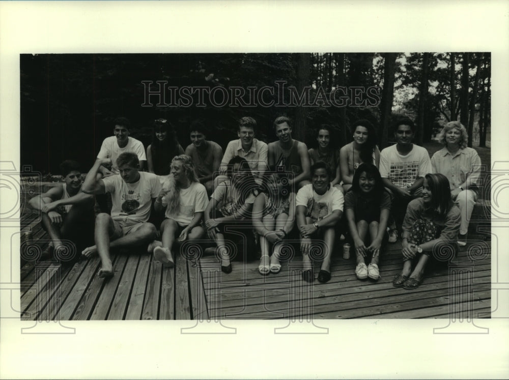 1990 Press Photo New Orleans - ASPECT Foreign Exchange Students at Pool Party - Historic Images