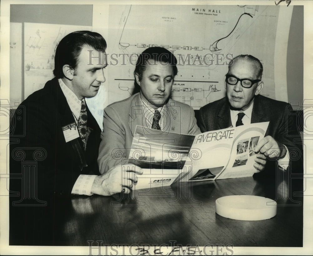 1972 Press Photo Greater New Orleans Tourist and Convention Commission meeting - Historic Images