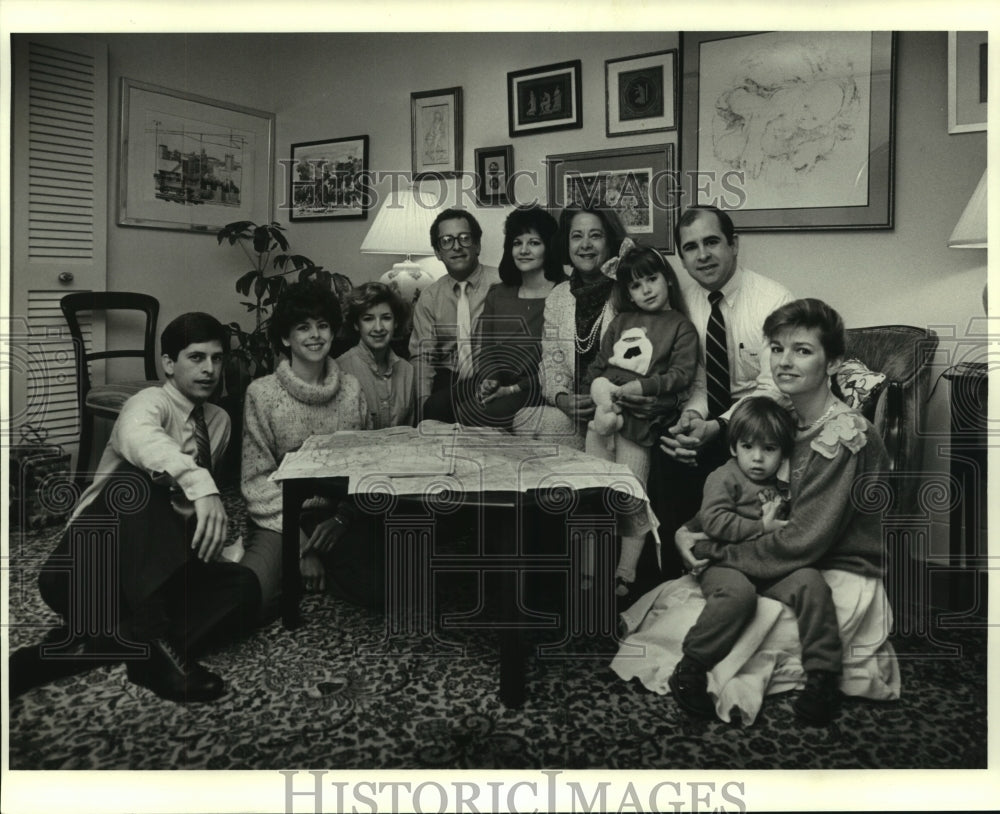 1986 Press Photo Members of the Forstall Clan - Historic Images