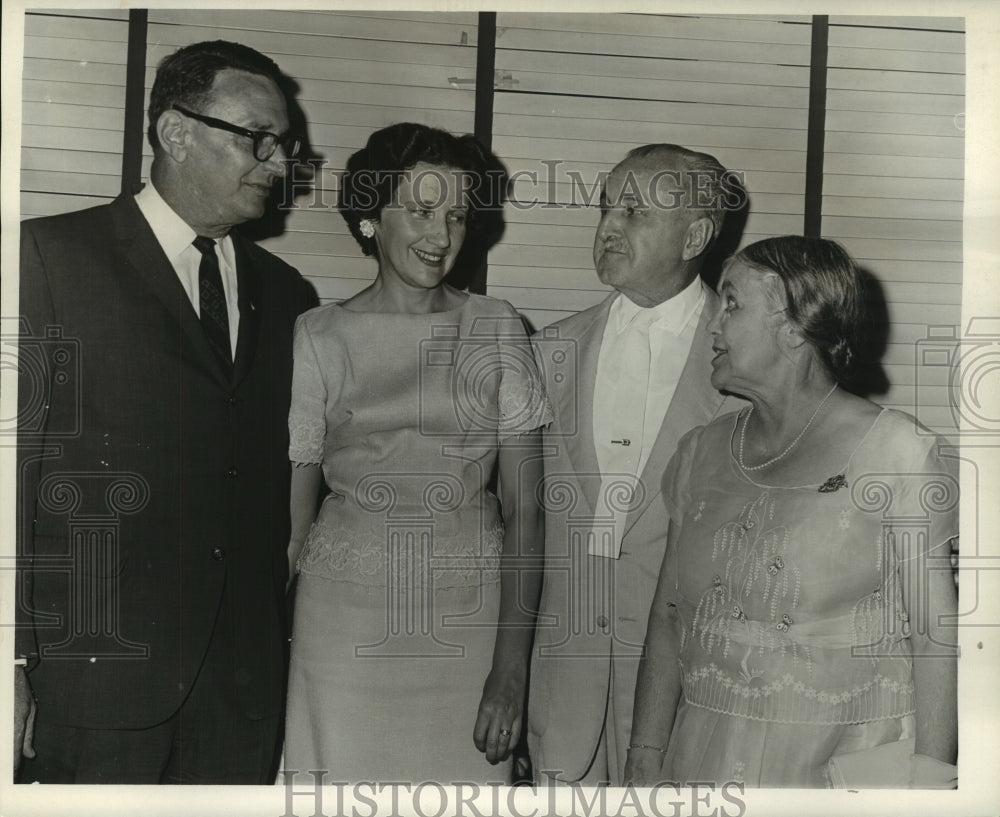 1966 Press Photo Mr.&amp; Mrs. Albert Fossier &amp; others-Sons of American Revolution. - Historic Images