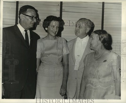 1966 Press Photo Mr.& Mrs. Albert Fossier & others-Sons of American Revolution. - Historic Images