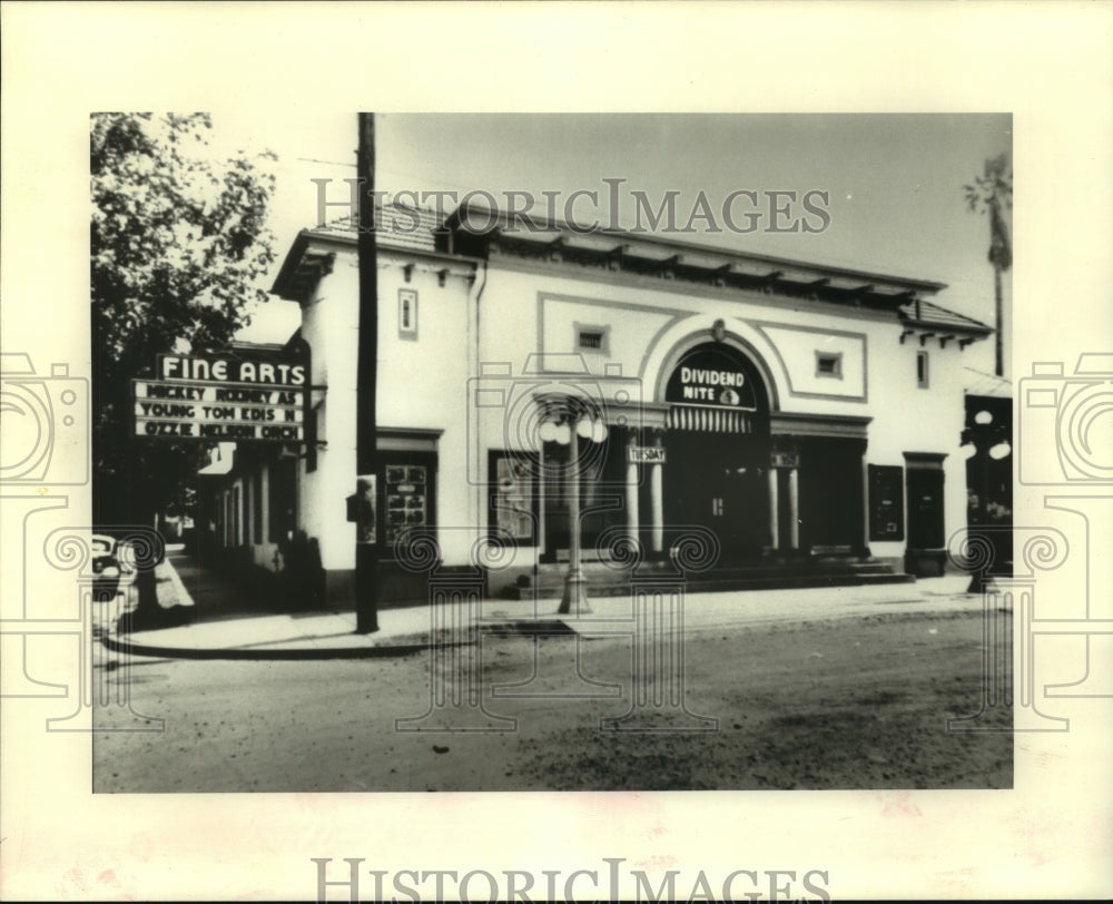 1940 Press Photo Fine Arts Theater with performances posted on marque. - Historic Images