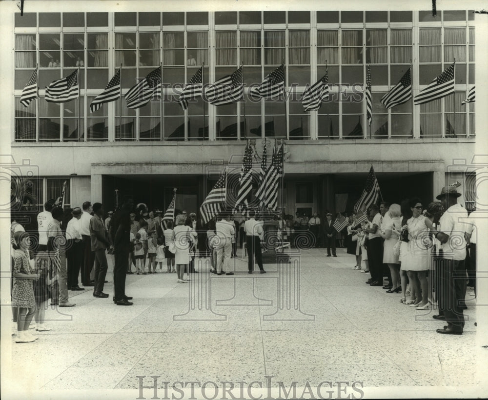 1969 Press Photo Flag Day ceremonies at City Hall which preceded a parade - Historic Images