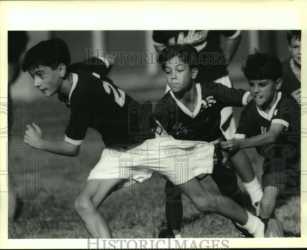 1993 Press Photo Flag Football at St. Andrew the Apostle School in Algiers - Historic Images