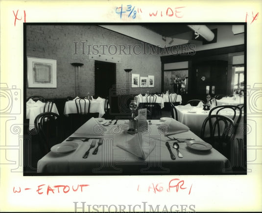1990 Press Photo View of one of the dining rooms at Flagons Resturant. - Historic Images