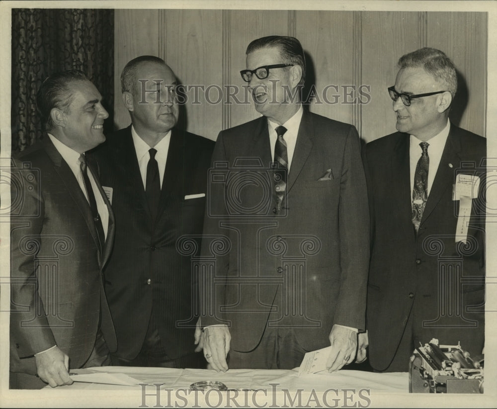 1967 Press Photo Government - Participants at New Orleans World Trade Conference - Historic Images