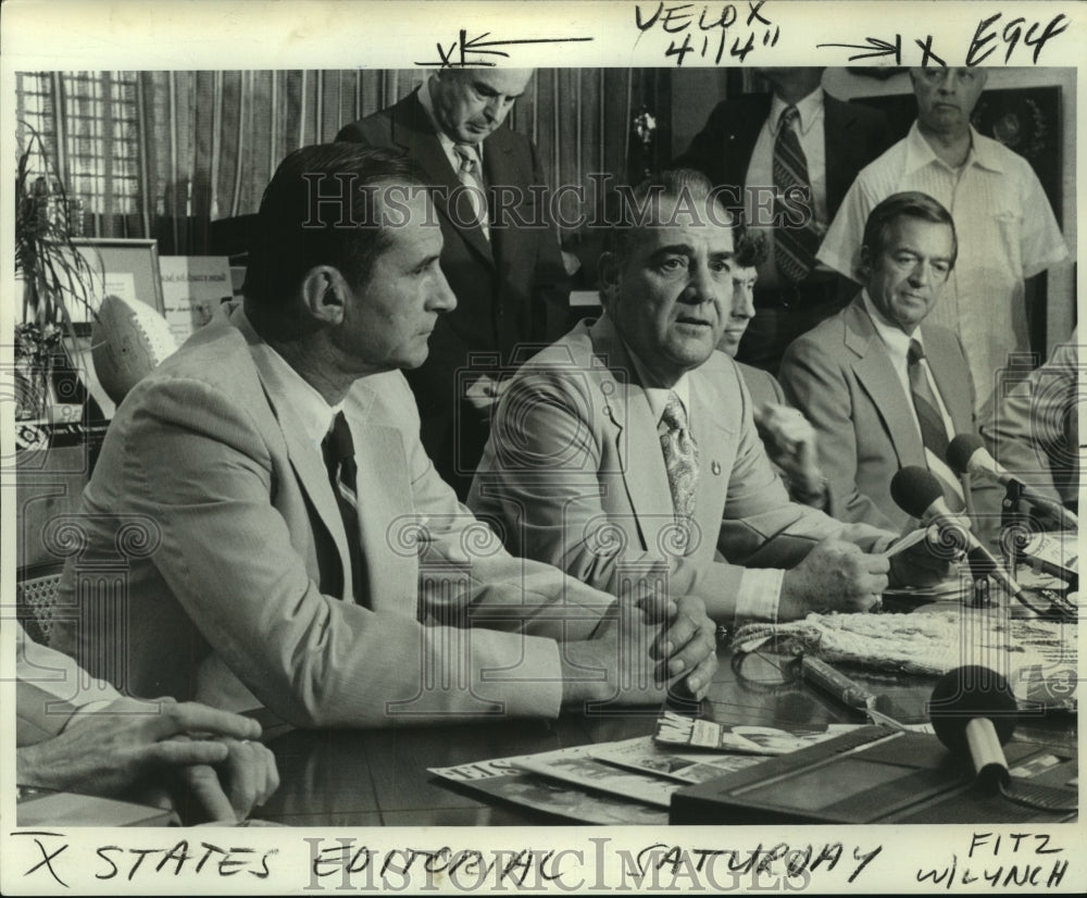 1977 Press Photo James Fitzmorris and other delegates during conference - Historic Images