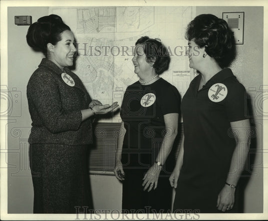 Press Photo Easter Seal Parade plans are discussed by Easter Seal officers - Historic Images