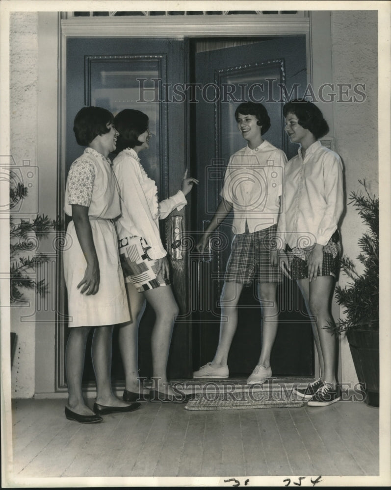 1963 Press Photo Kate Eustis &amp; Margaret Monrose honorees attending a luncheon - Historic Images