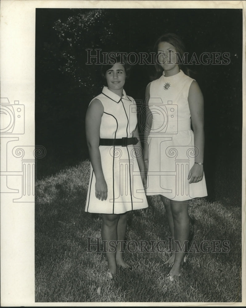 1969 Press Photo Kate Eustis and Jean M&#39;ilhenny - nob07348 - Historic Images