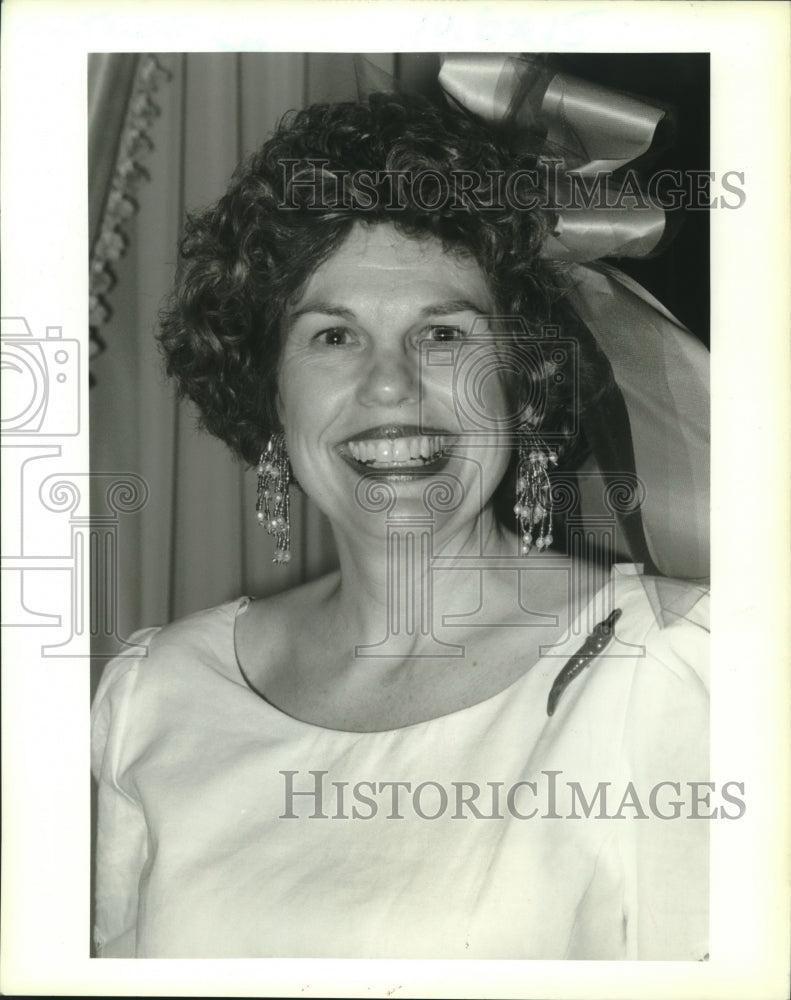 1994 Press Photo Lyn Fabacher at Sybartee Party - Historic Images