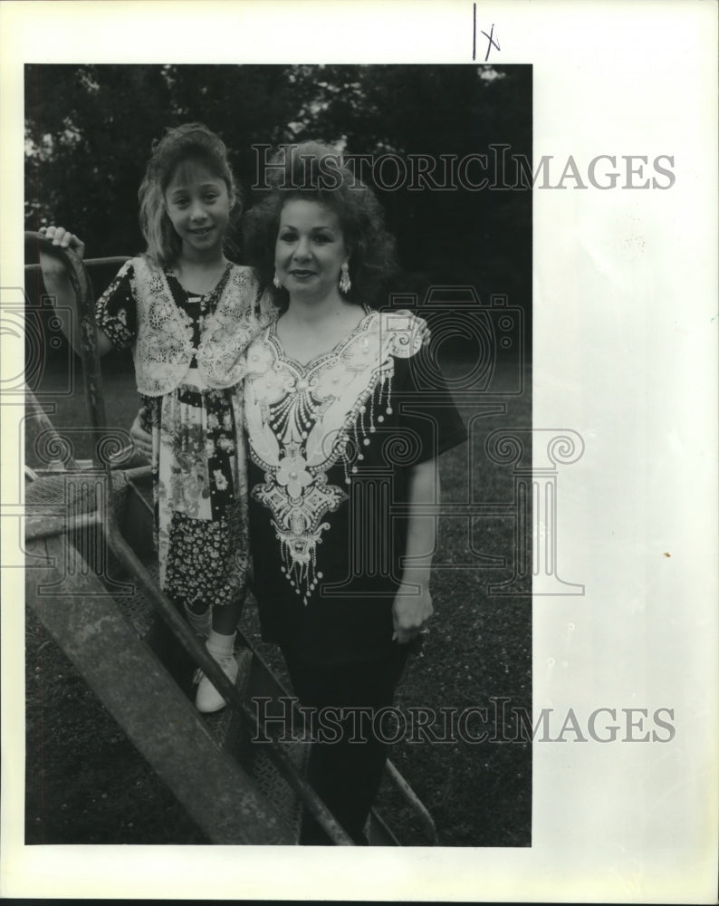 1994 Press Photo Angela Fabares and her daughter Krystle - Historic Images