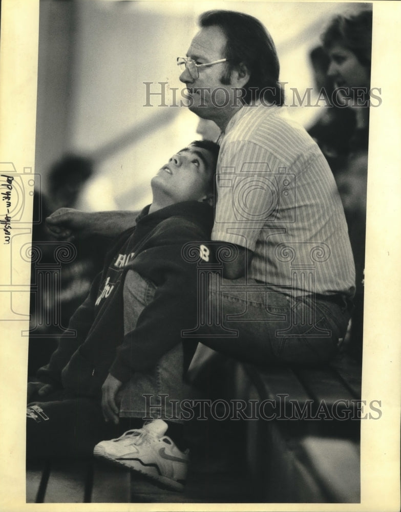 1992 Press Photo Wrestling - Keith Fabre&#39; and his father talk prior to match - Historic Images