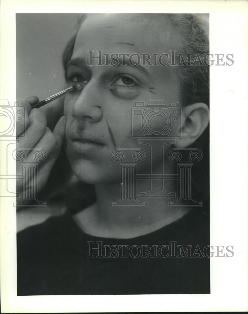 1994 Press Photo Heather Kondroik gets her face painted Gregory Owen - Historic Images