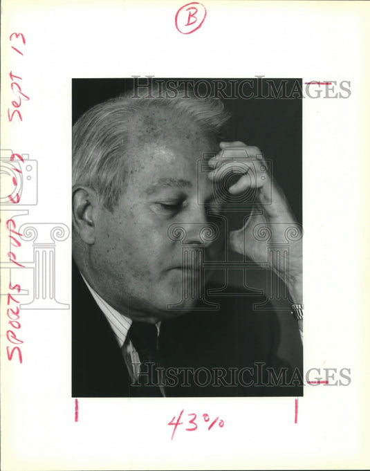1992 Press Photo Governor Edwards, with his hand on his forehead - Historic Images
