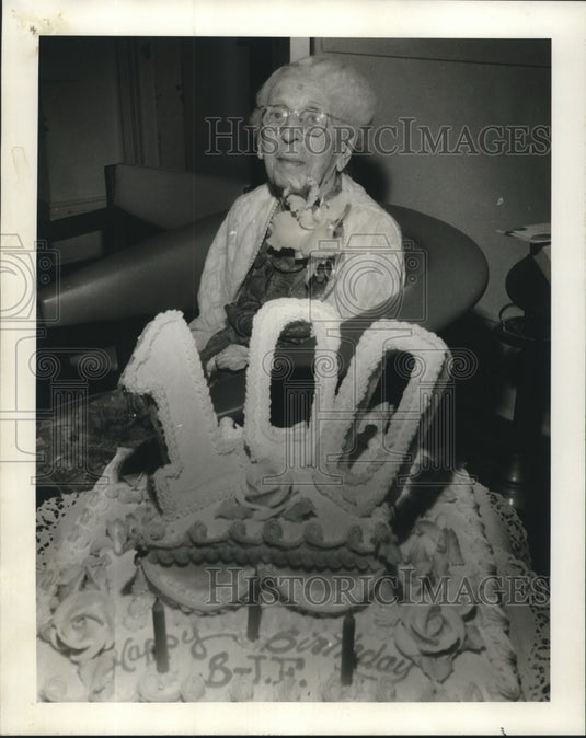 1971 Mrs. Belle Fevillan celebrates 100th birthday. - Historic Images