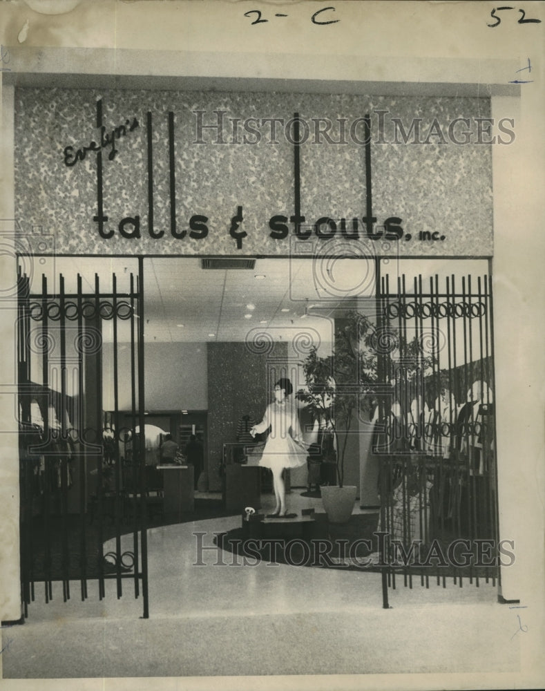 1969 Opening in the mall of Clearview, Evelyn&#39;s Talls &amp; Stouts Inc. - Historic Images