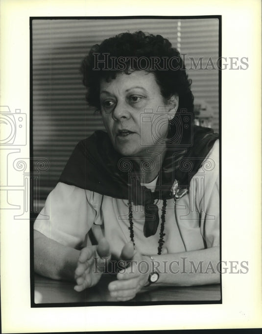 1988 Press Photo Betty Jo Everett, New Orleans Street Director. - Historic Images