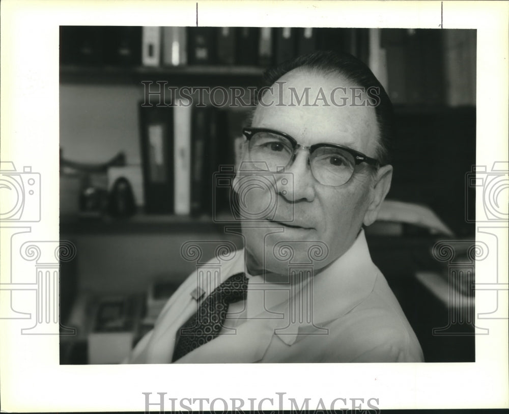 1994 Press Photo Doctor Gregory Ferriss, New Orleans Volunteer salute - Historic Images