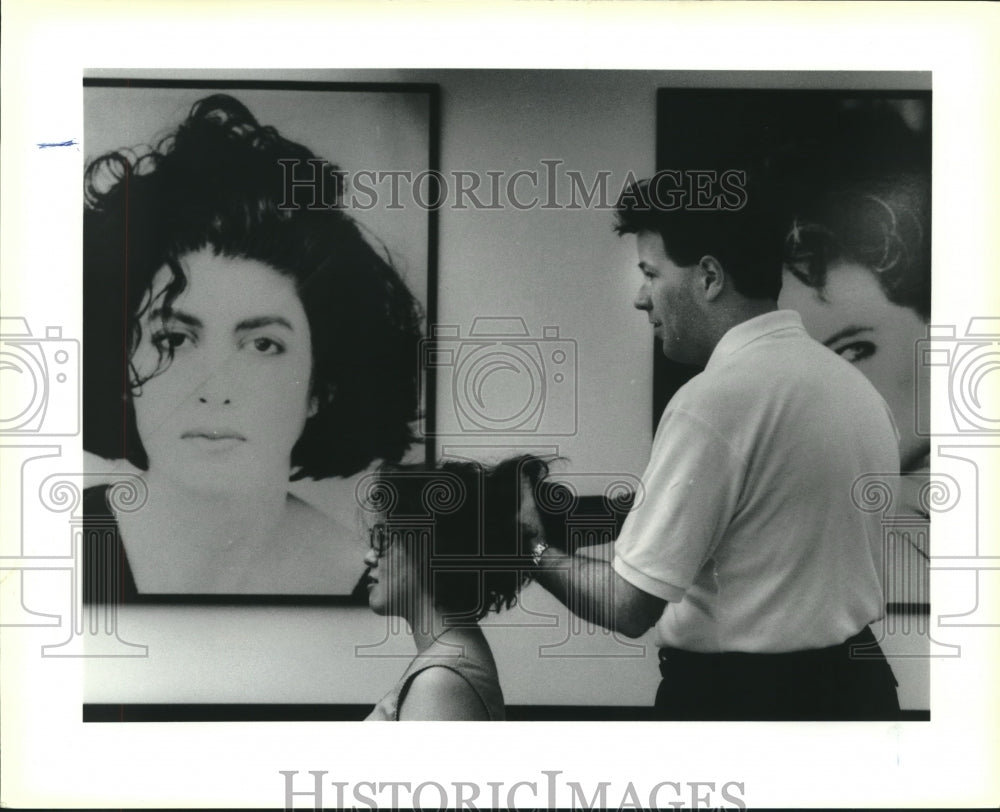 1991 Press Photo Hiroko Matsunaga gets hair done by Randy Thibodeaux - Historic Images