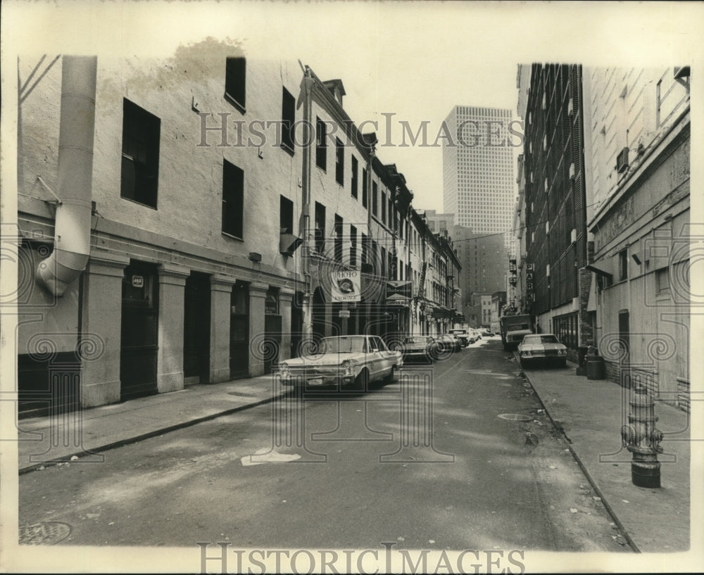 Press Photo The 100 Block Exchange Alley between Canal &amp; Iberville Streets. - Historic Images