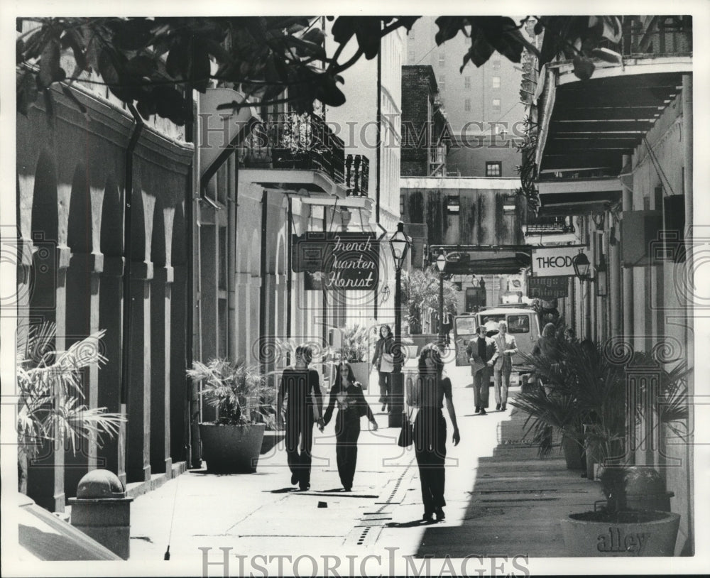 Press Photo The 300 Block Exchange Alley between Canal & Iberville Streets. - Historic Images