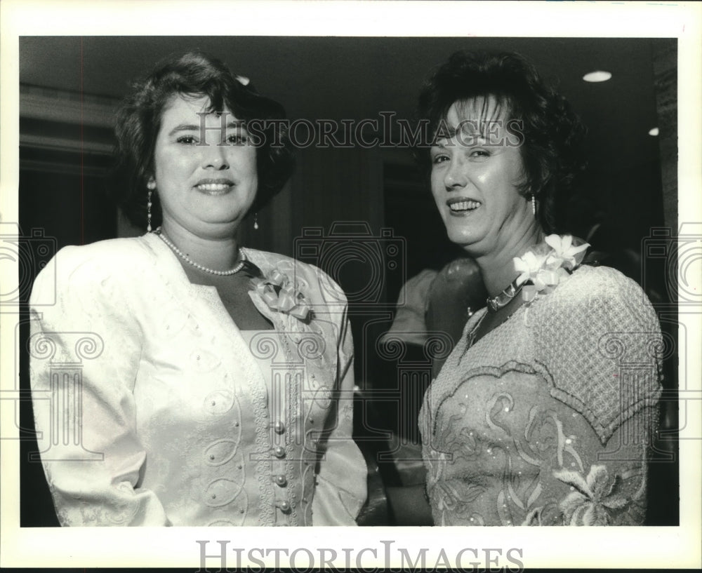 1994 Press Photo Debbie Exnicios and Lynn Perez, Associated Catholic Charities - Historic Images