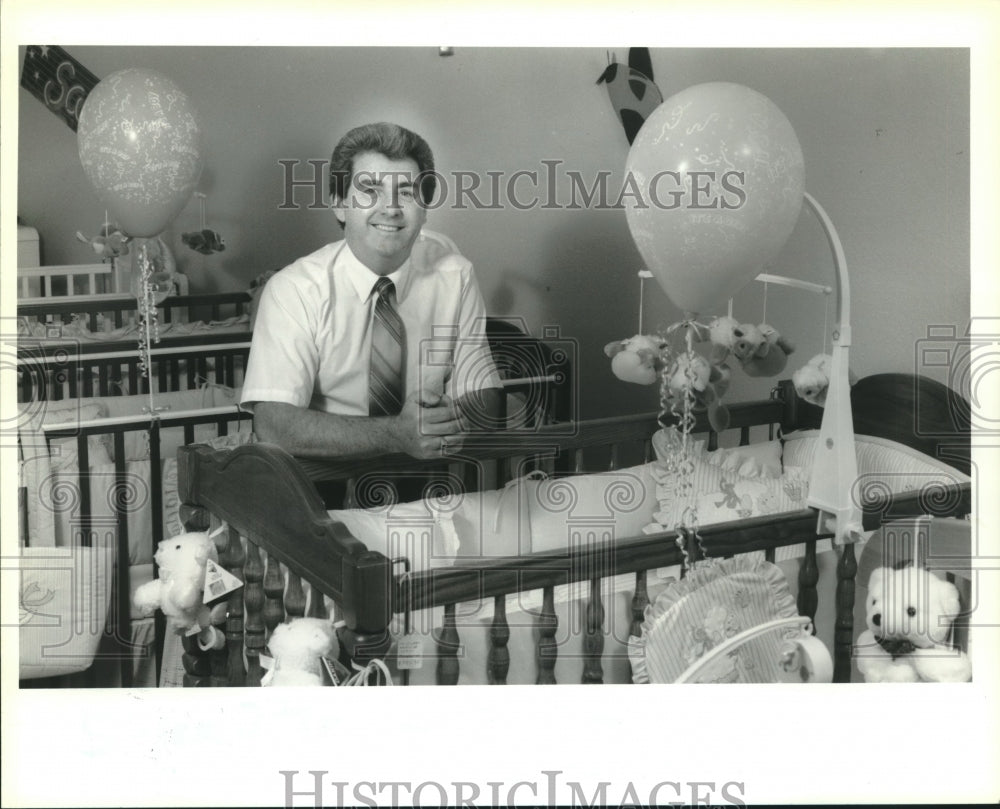 1991 Press Photo Henry Exsterstein, owner of Baby&#39;s Bazaar in his La Place store - Historic Images