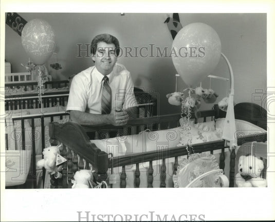 1991 Press Photo Henry Exsterstein, owner of Baby's Bazaar in his La Place store - Historic Images