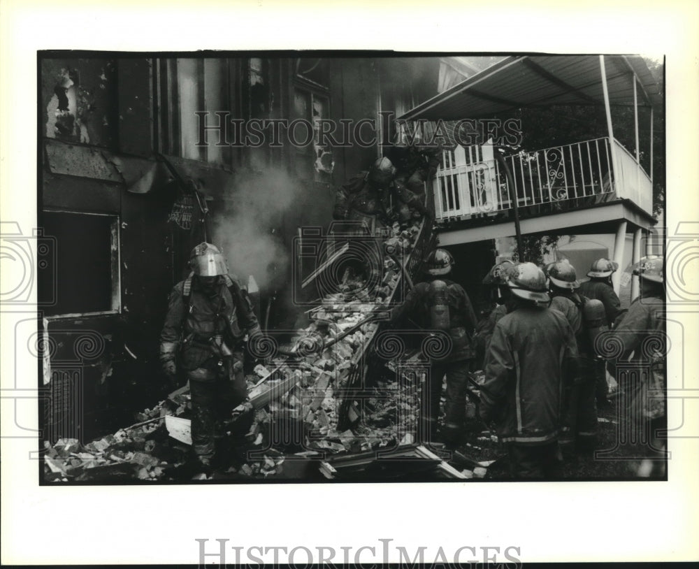 1993 Press Photo House Explosion, a duplex on West Robert E. Lee - Historic Images