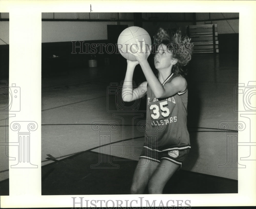 1993 Press Photo Melinda Fabien, basketball player of St. Bernard All Stars - Historic Images