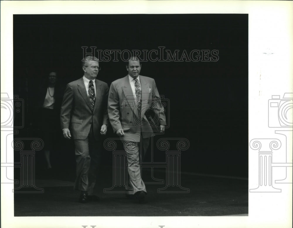 1994 Press Photo Bob Evans outside the Federal Courthouse after arraignment - Historic Images