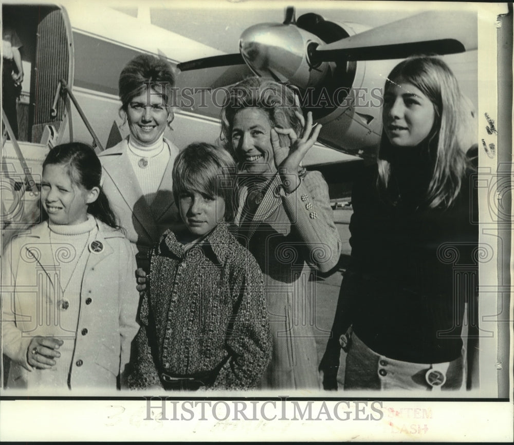 1972 Mrs. Ronald Evans &amp; others depart Cape Kennedy, Florida - Historic Images