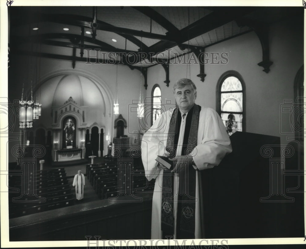 1991 Press Photo Rev. Royce Ballard during Evangelical Congregation anniversary - Historic Images