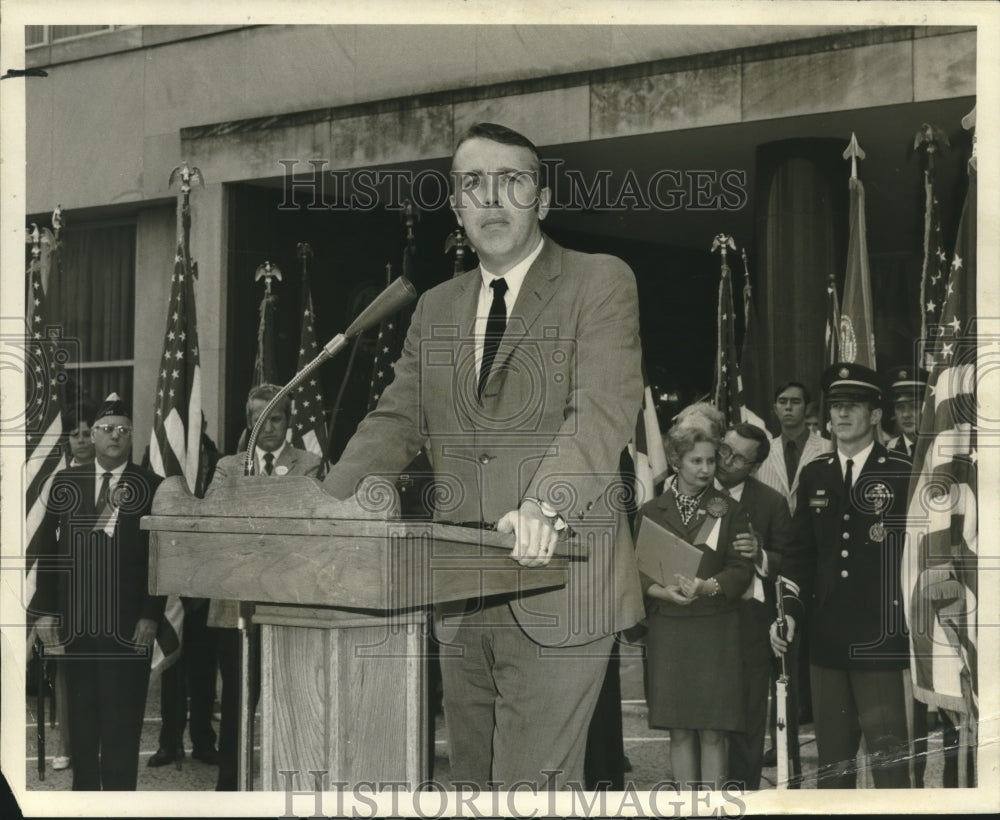 1970 Press Photo M. Standton Evans at13th annual United States Day at City Hall - Historic Images