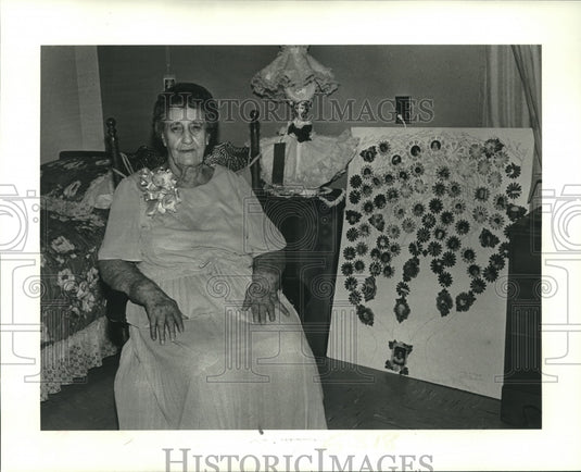1987 Press Photo Madeline Evans reminiscing about olden times in St. Bernard - Historic Images