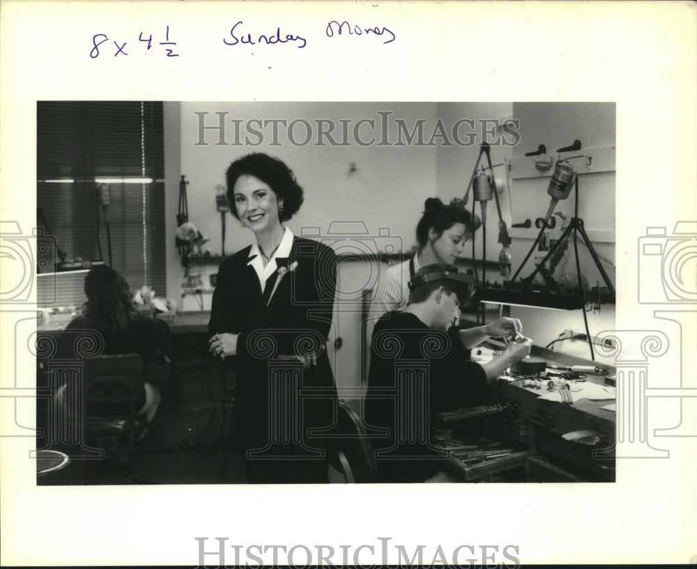 1989 Press Photo Mignon Faget an entrepreneurial woman in her studio - Historic Images