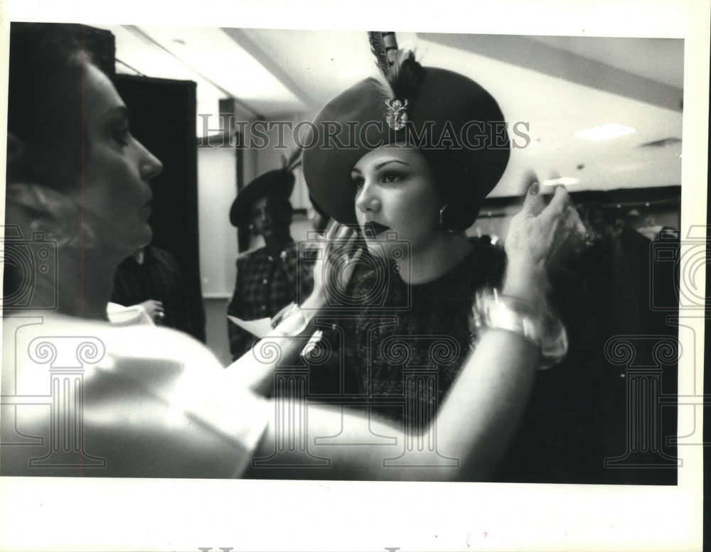 1992 Press Photo Monica Meade helps Melody Facheux with matching hat - Historic Images