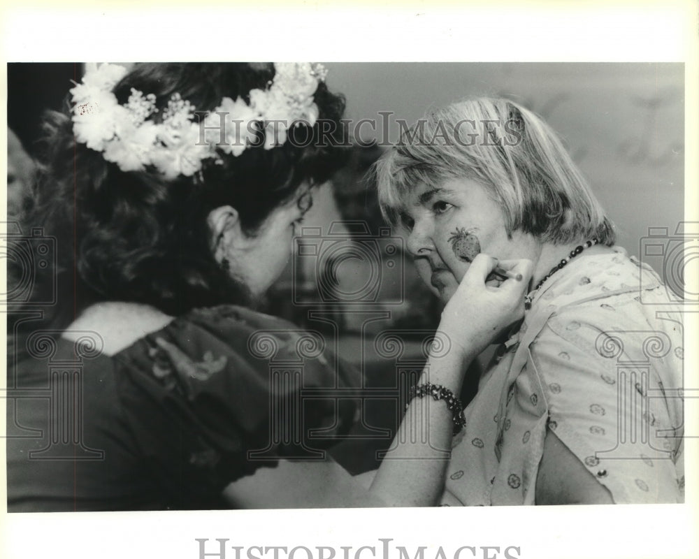 1990 Press Photo Yvonne Russell gets strawberries painted on her face - Historic Images