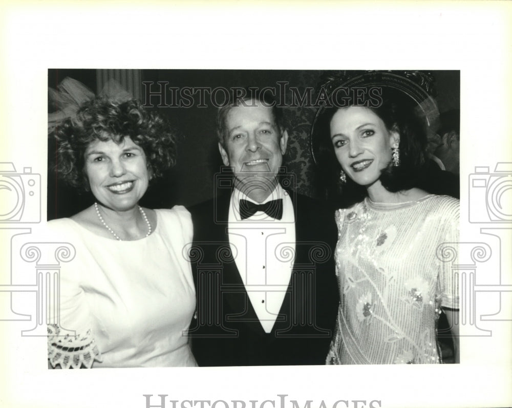 1995 Press Photo Lyn and Bob Fabacher and Irene Lutkewitte, annual ball - Historic Images