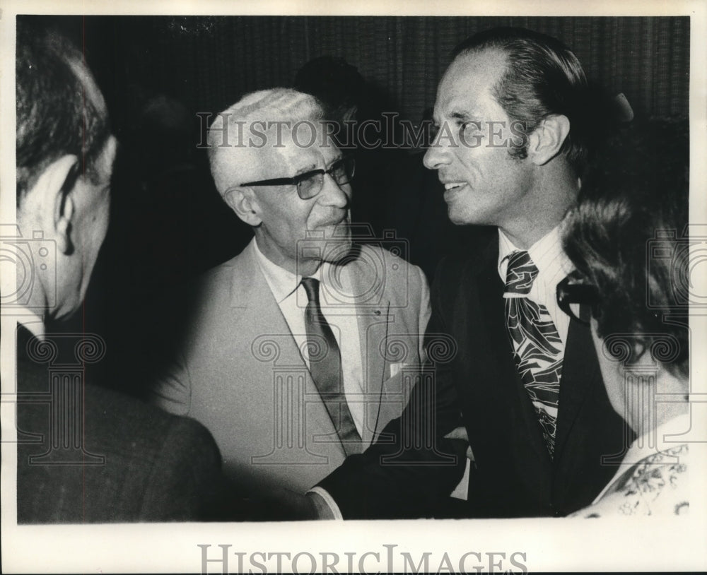 1970 Press Photo Roger Secretain conferring with Paul Fabry - nob08032-Historic Images