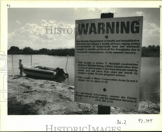 1990 Press Photo Sign warns of danger of mercury of fish at Loxahatchie - Historic Images