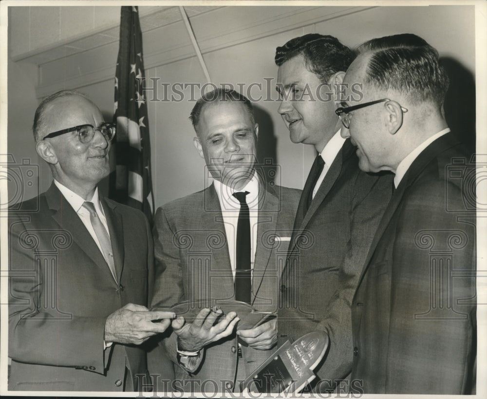 1964 Press Photo Agri Research Services Officers and Members honored for service - Historic Images