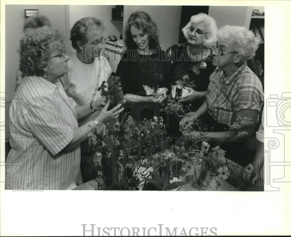 1993 Press Photo Monthly meeting of the Folsom Native Plant Society - Historic Images