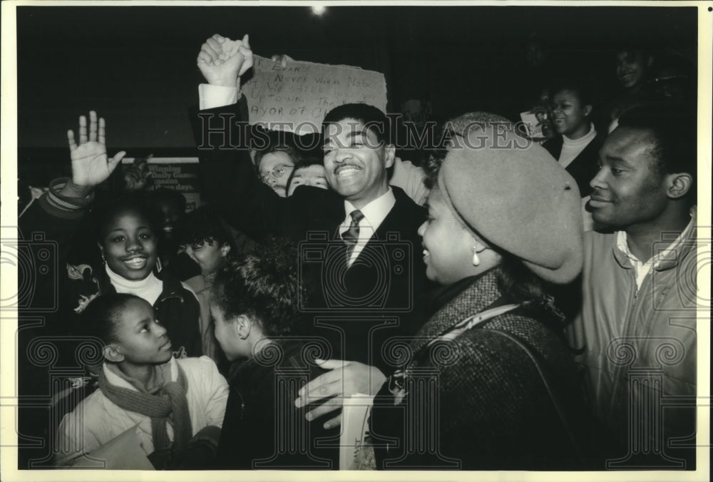 1989 Press Photo Timothy Evans filed petitions to run for Mayor. - Historic Images