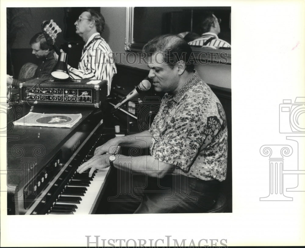 1991 Press Photo Bobby Ellis and his quarter perform at the Wild Orchid - Historic Images