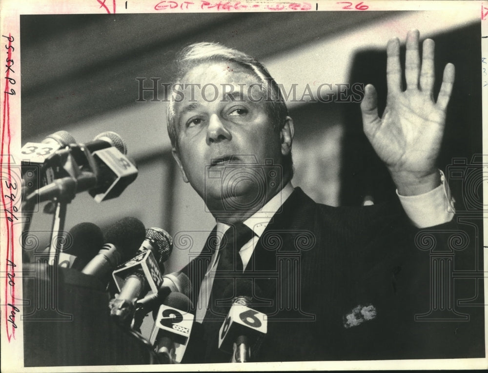 1986 Press Photo Governor Edwin Edwards at news conference - nob08350- Historic Images