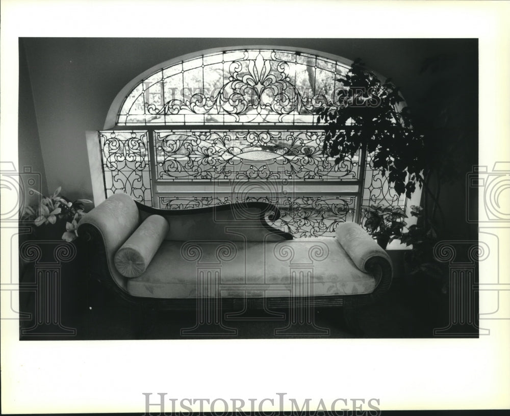 1994 Press Photo Beveled glass window at top of stairs at Park Island Drive - Historic Images