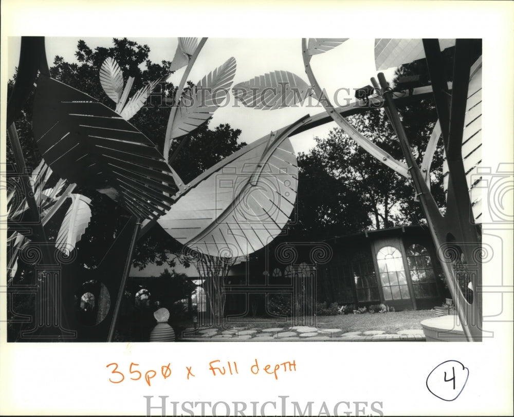 1994 Press Photo Park Island Drive - World&#39;s Fair sculpture - Historic Images